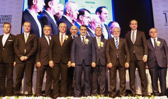 10. Türkiye Enerji Zirvesi "Geleceği İnşa Etmek" Temasıyla Başladı 10. Türkiye Enerji Zirvesi "Geleceği İnşa Etmek" Temasıyla Başladı