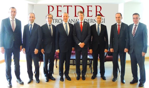PETDER'in Yeni Yönetim Kurulu Belirlendi PETDER'in Yeni Yönetim Kurulu Belirlendi