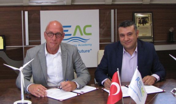 Yenilenebilir Enerji Akademisi İzmir'de Faaliyete Geçiyor Yenilenebilir Enerji Akademisi İzmir'de Faaliyete Geçiyor