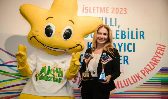 Akıllı Yıldızlar Enerji Tasarrufu Kurumsal Sosyal Sorumluluk Projesi İlk Yılında İki Ödül Birden Kazandı Akıllı Yıldızlar Enerji Tasarrufu Kurumsal Sosyal Sorumluluk Projesi İlk Yılında İki Ödül Birden Kazandı