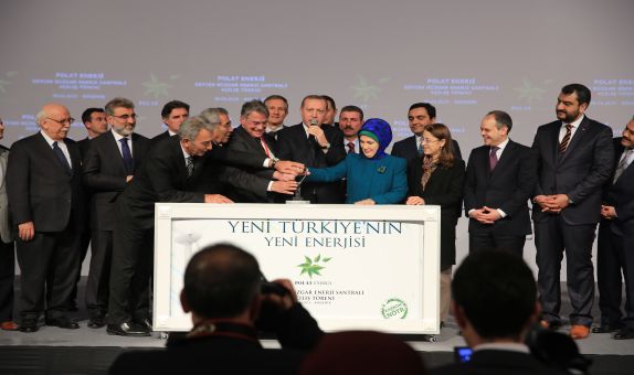 Türkiye'nin En Büyük Rüzgar Santrali'nin Açılışı Yapıldı Türkiye'nin En Büyük Rüzgar Santrali'nin Açılışı Yapıldı