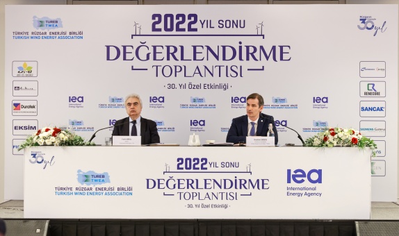 TÜREB 2022 Değerlendirme Toplantısı'nda konuşan Dr. Fatih Birol: "Yenilenebilir Enerji 'Barış' Enerjisi" TÜREB 2022 Değerlendirme Toplantısı'nda konuşan Dr. Fatih Birol: "Yenilenebilir Enerji 'Barış' Enerjisi"