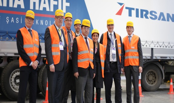 Tırsan Adapazarı Fabrikası Hollandalı Misafirlerini Ağırladı Tırsan Adapazarı Fabrikası Hollandalı Misafirlerini Ağırladı