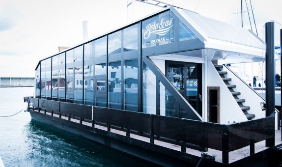 Enerjisini Güneşten Alan  Yüzen Ev