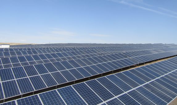 Türkiye'nin ilk lisanslı GES'i enerji üretmeye başladı