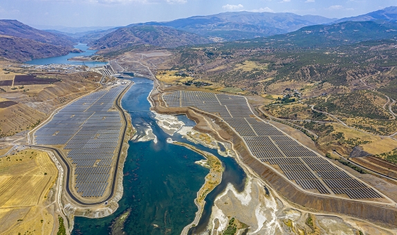 Avrupa'nın En Büyük Hibrit Enerji Santralindeki GES'in Açılışı Yapıldı Avrupa'nın En Büyük Hibrit Enerji Santralindeki GES'in Açılışı Yapıldı