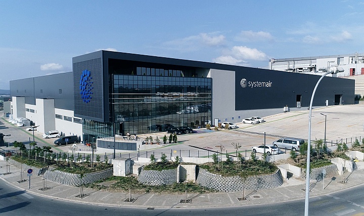 LEED Gold Sertifikalı Klima Fabrikasından 880 bin Euro'luk GES Yatırımı LEED Gold Sertifikalı Klima Fabrikasından 880 bin Euro'luk GES Yatırımı