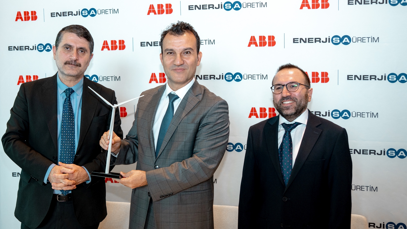 ABB, Türkiye'nin Yeni YEKA RES Projelerinde Güvenli ve Kesintisiz Enerji İletimi Sağlayacak ABB, Türkiye'nin Yeni YEKA RES Projelerinde Güvenli ve Kesintisiz Enerji İletimi Sağlayacak