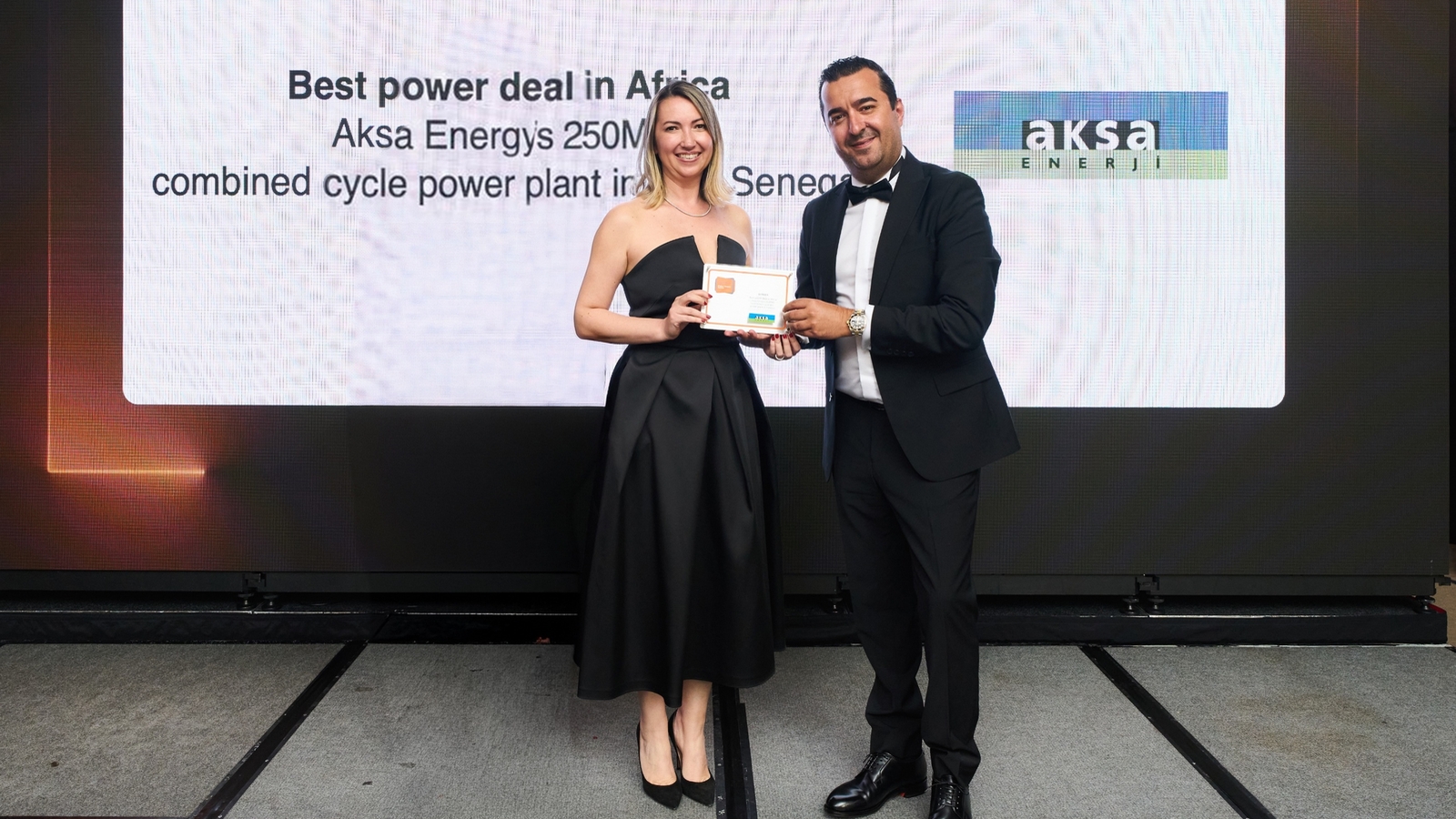 Aksa Enerji EMEA Finance'ten "En İyi Enerji Finansmanı" Alanında İki Ödül Aldı Aksa Enerji EMEA Finance'ten "En İyi Enerji Finansmanı" Alanında İki Ödül Aldı