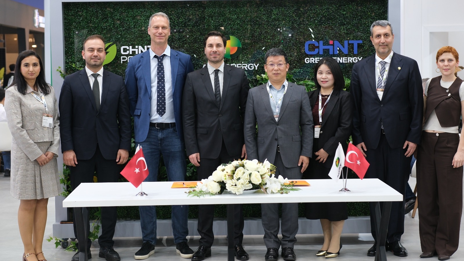 ASUNIM ve Astronergy Arasında 100 MWp'lik Stratejik İş Birliği ASUNIM ve Astronergy Arasında 100 MWp'lik Stratejik İş Birliği