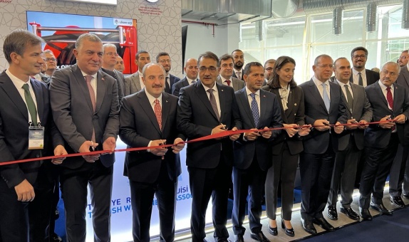 Bakan Dönmez: Türkiye Yatırımcılar için Güvenli Bir Liman Olmaya Devam Edecek Bakan Dönmez: Türkiye Yatırımcılar için Güvenli Bir Liman Olmaya Devam Edecek