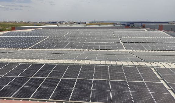 Başkent OSB'nin En Büyük Endüstriyel Çatı Üzeri GES Projesi Devreye Alındı
