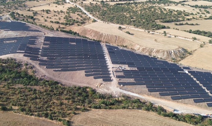 BİM, İlk Arazi Üzeri GES Projesini Uşak'ta Devreye Aldı
