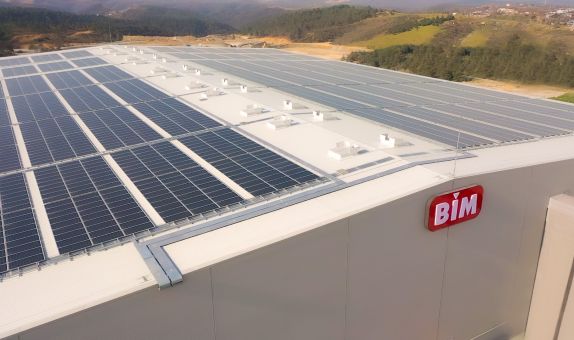 BİM İstanbul'da da Güneş Enerjisine Geçti