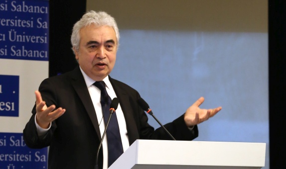 Dr. Fatih Birol: "Dünya Üretimde Temiz Enerji Dönemine Giriyor" Dr. Fatih Birol: "Dünya Üretimde Temiz Enerji Dönemine Giriyor"