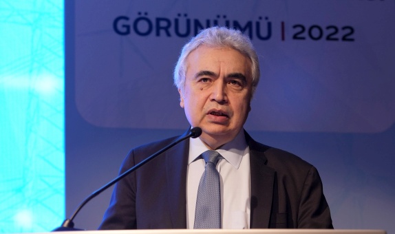 Dr. Fatih Birol: 'Türkiye, Yenilenebilir Enerjide 5 Yılda Yüzde 65'e Yakın Büyüyebilir' Dr. Fatih Birol: 'Türkiye, Yenilenebilir Enerjide 5 Yılda Yüzde 65'e Yakın Büyüyebilir'