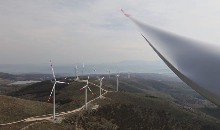 Eksim Enerji CEO'su Arkın Akbay: 'Hedefimiz 4 Milyon Ton Karbon Salınımını Engellemek' Eksim Enerji CEO'su Arkın Akbay: 'Hedefimiz 4 Milyon Ton Karbon Salınımını Engellemek'