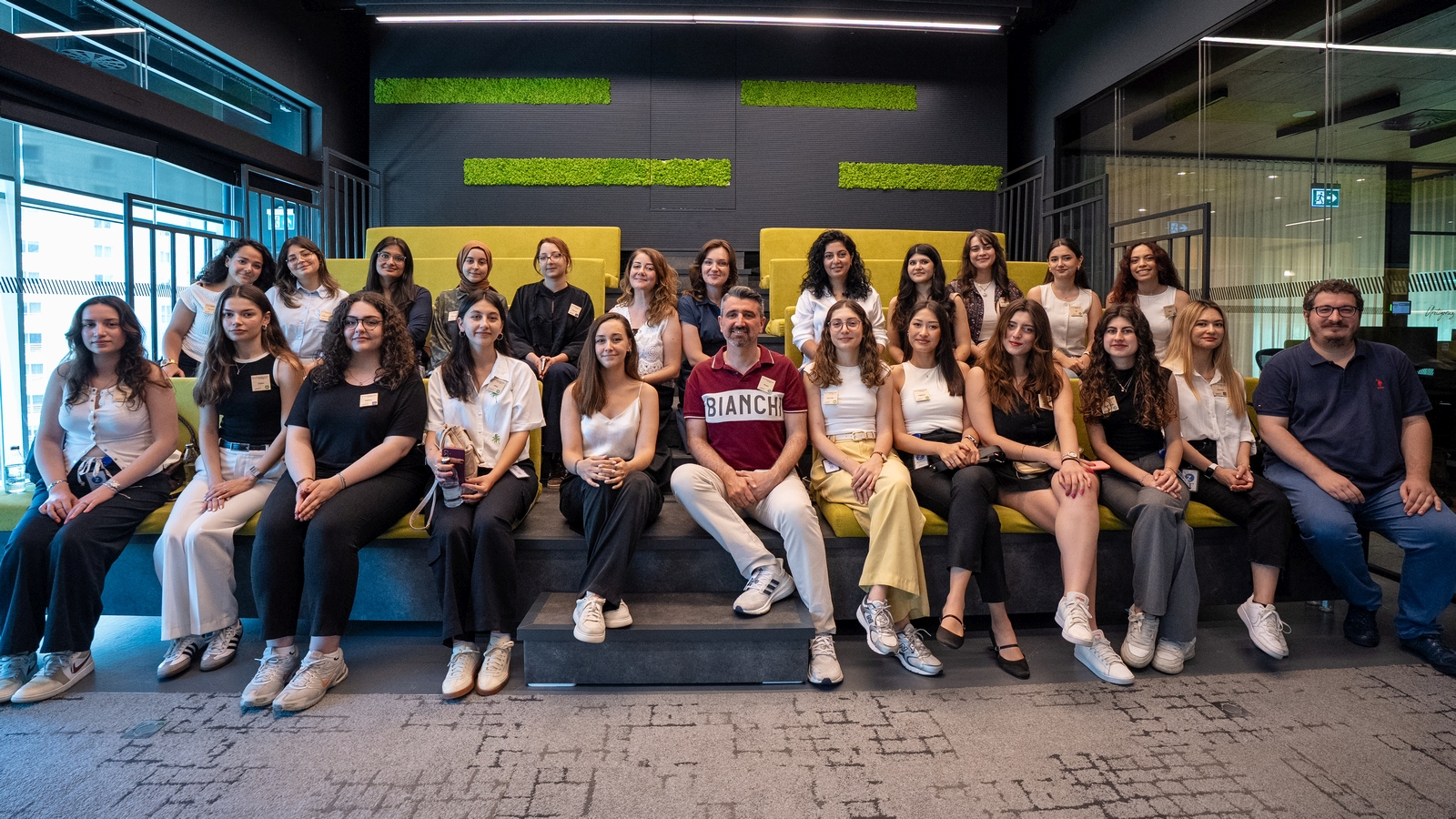 Enerjisa Üretim'in Womentum Programı ile 81 İlden Geleceğin Kadın Liderleri Yetişiyor Enerjisa Üretim'in Womentum Programı ile 81 İlden Geleceğin Kadın Liderleri Yetişiyor