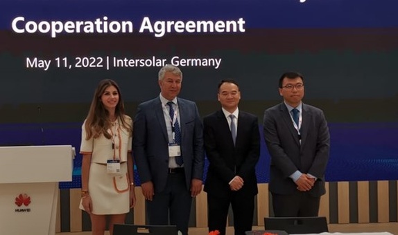Huawei ve SolarAPEX'ten Güneş Enerjisi Alanında 400 MW'lık İşbirliği Huawei ve SolarAPEX'ten Güneş Enerjisi Alanında 400 MW'lık İşbirliği