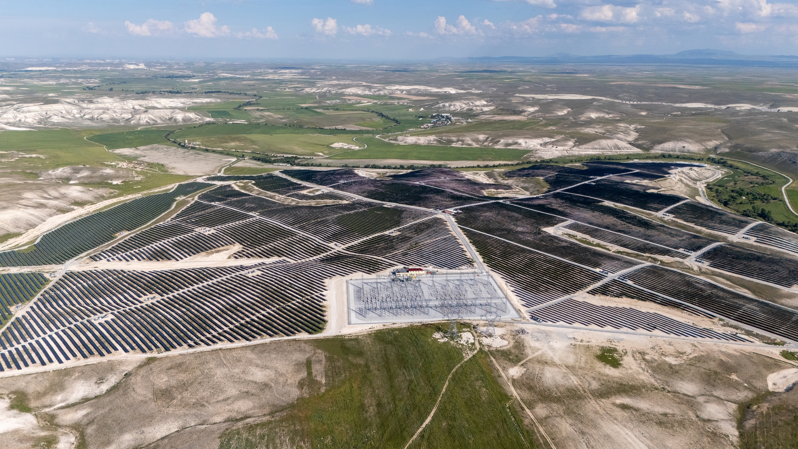 İGA İstanbul Havalimanı'ndan Dünyada bir İlk İGA, Enerji İhtiyacının Tamamını Güneşten Karşılıyor İGA İstanbul Havalimanı'ndan Dünyada bir İlk İGA, Enerji İhtiyacının Tamamını Güneşten Karşılıyor