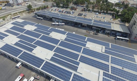 İzmir'de Otobüsler Enerjisini Güneşten Alıyor İzmir'de Otobüsler Enerjisini Güneşten Alıyor