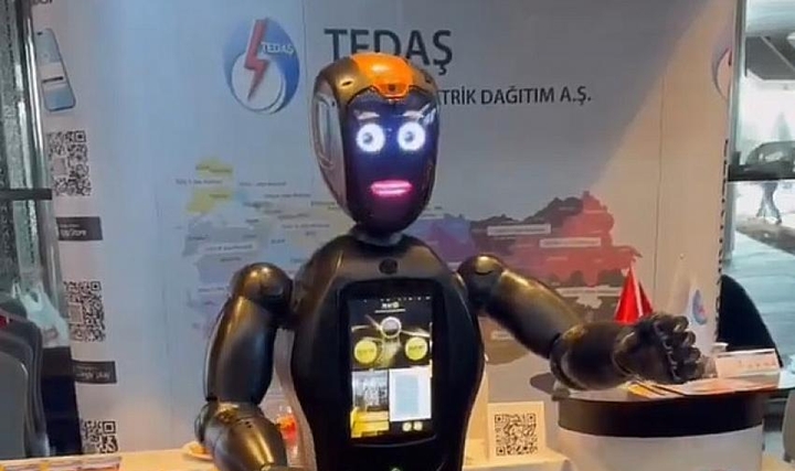 Robot Ada, TEDAŞ'ın "Elektrik Arıza İhbar Uygulaması"nı Gençlere Tanıttı