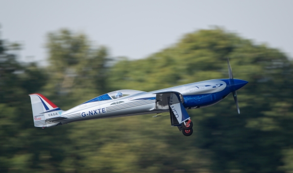 Rolls-Royce'un Tamamen Elektrikle Çalışan Uçağı Gökyüzünde Rolls-Royce'un Tamamen Elektrikle Çalışan Uçağı Gökyüzünde