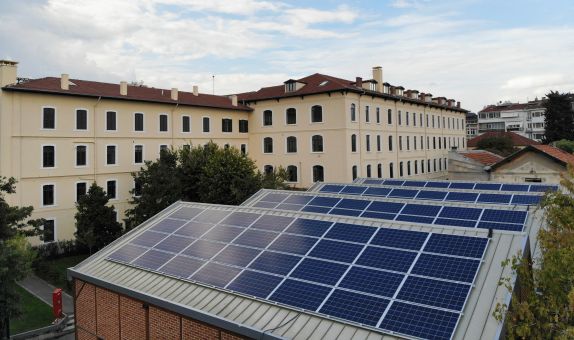 Saint-Joseph Lisesi, Güneş'ten Elektrik Üretiyor