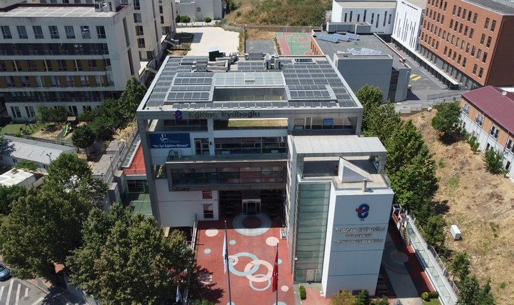 Siemens Türkiye, Eyüboğlu Eğitim Kurumları'na Yaptığı Enerji Verimliliği Projesini Tamamladı Siemens Türkiye, Eyüboğlu Eğitim Kurumları'na Yaptığı Enerji Verimliliği Projesini Tamamladı