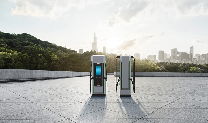 Siemens Verimli Hızlı Şarj İstasyonu Sicharge D, Yenilikçi Bir Kullanıcı Deneyimi Sunuyor