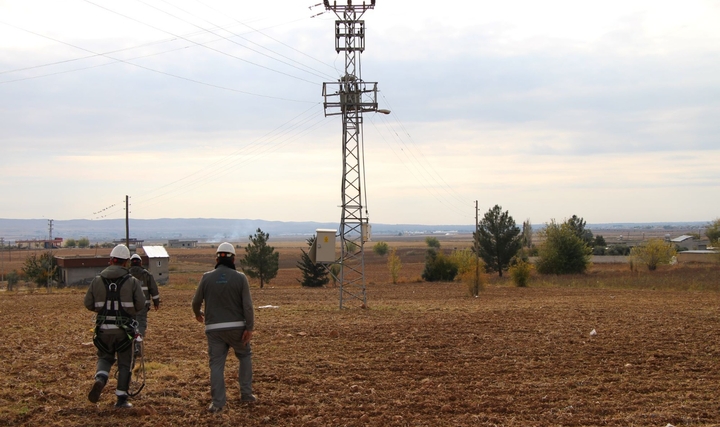 Tarımsal Sulama Sorunu, Kaçak Elektrik Kullanım Oranını Artırıyor Tarımsal Sulama Sorunu, Kaçak Elektrik Kullanım Oranını Artırıyor