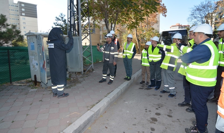 TEDAŞ Elektrik Dağıtım Sektöründe Canlı Bakım İçin Çalışmalarını Hızlandırdı TEDAŞ Elektrik Dağıtım Sektöründe Canlı Bakım İçin Çalışmalarını Hızlandırdı