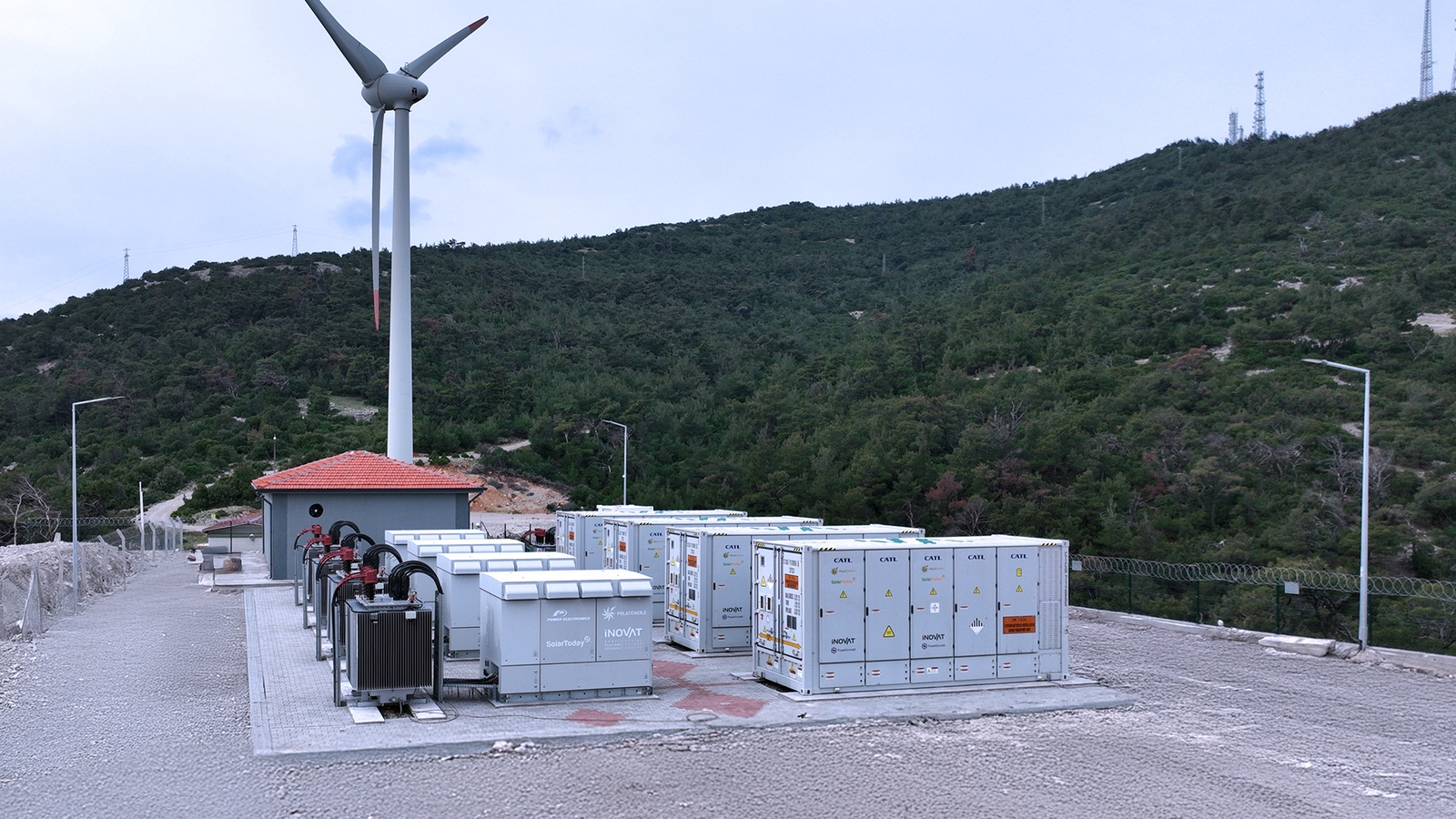 Türkiye'nin İlk Depolamalı Rüzgar Enerji Santrali'nin Bakanlık Kabulü Gerçekleşti Türkiye'nin İlk Depolamalı Rüzgar Enerji Santrali'nin Bakanlık Kabulü Gerçekleşti