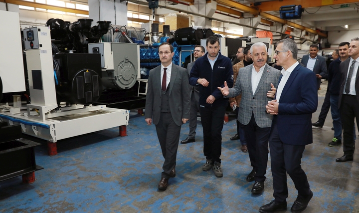 Ulaştırma, Denizcilik ve Haberleşme Eski Bakanı Ahmet Arslan'dan Teksan'a Ziyaret Ulaştırma, Denizcilik ve Haberleşme Eski Bakanı Ahmet Arslan'dan Teksan'a Ziyaret